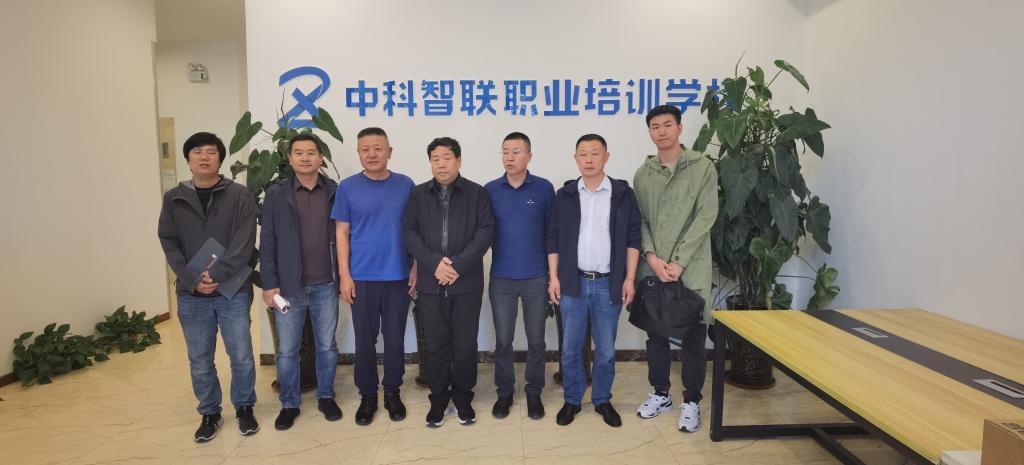 校友总会顾问王铁