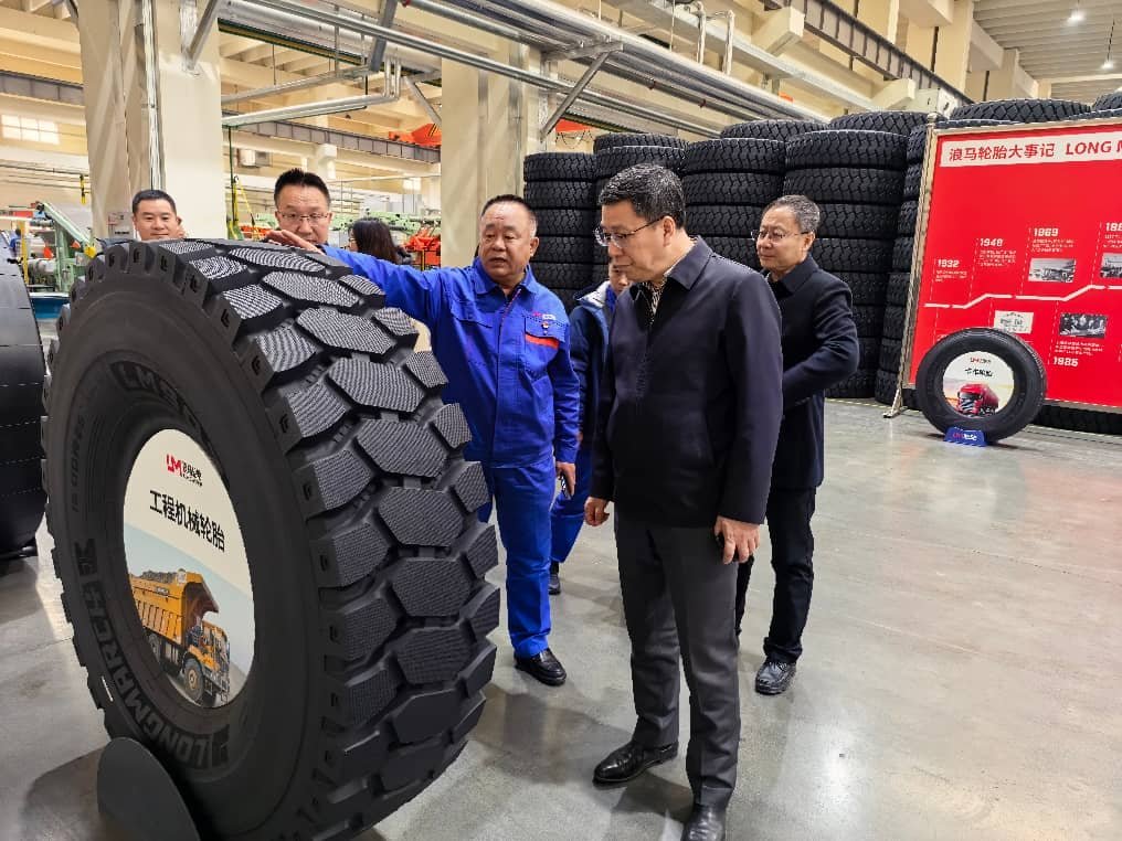 并与部分校友代表开展座谈交流