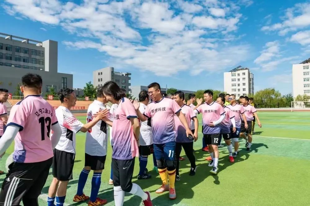 校友总会名誉会长王铁